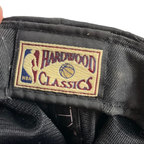 Chicago Bulls Unique Embroidered Brim Sleek New Era Hardwood Classics Patch M/L - Picture 8 of 16